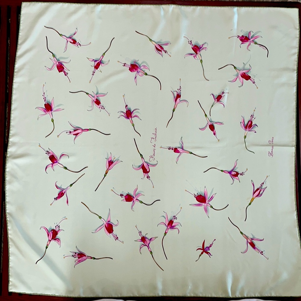 Authentic HERMÈS Fleurs de Fuchsia Scarf, Lt Green